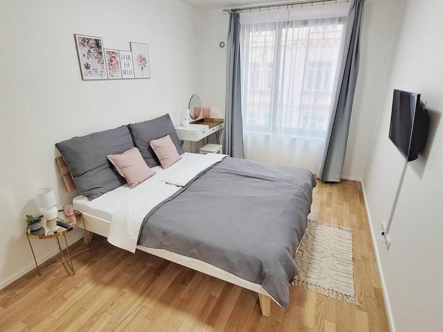 Newly Built Apartment With Balcony, Ac And Free Indoor Garage براغ المظهر الخارجي الصورة
