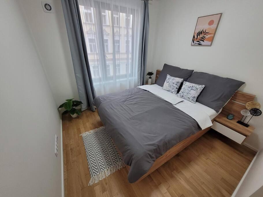 Newly Built Apartment With Balcony, Ac And Free Indoor Garage براغ المظهر الخارجي الصورة