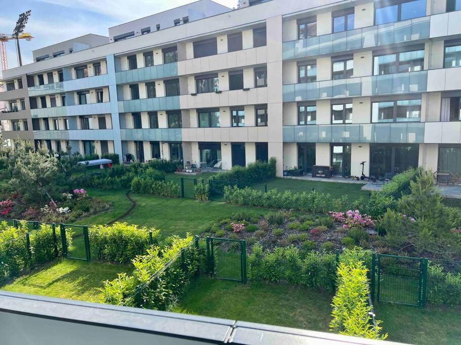 Newly Built Apartment With Balcony, Ac And Free Indoor Garage براغ المظهر الخارجي الصورة