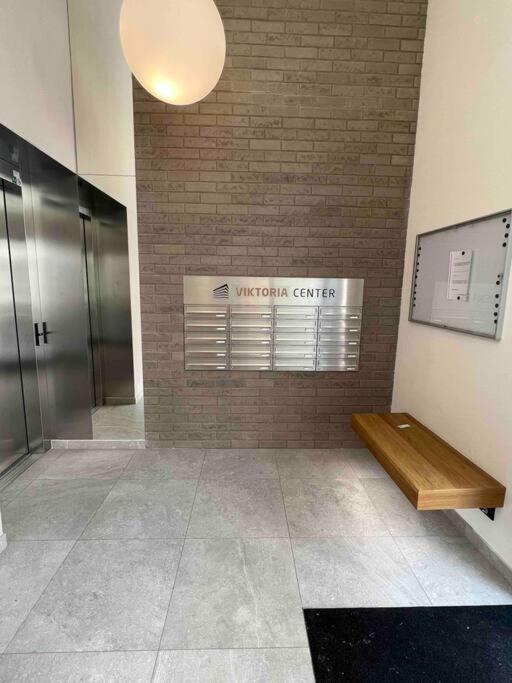 Newly Built Apartment With Balcony, Ac And Free Indoor Garage براغ المظهر الخارجي الصورة