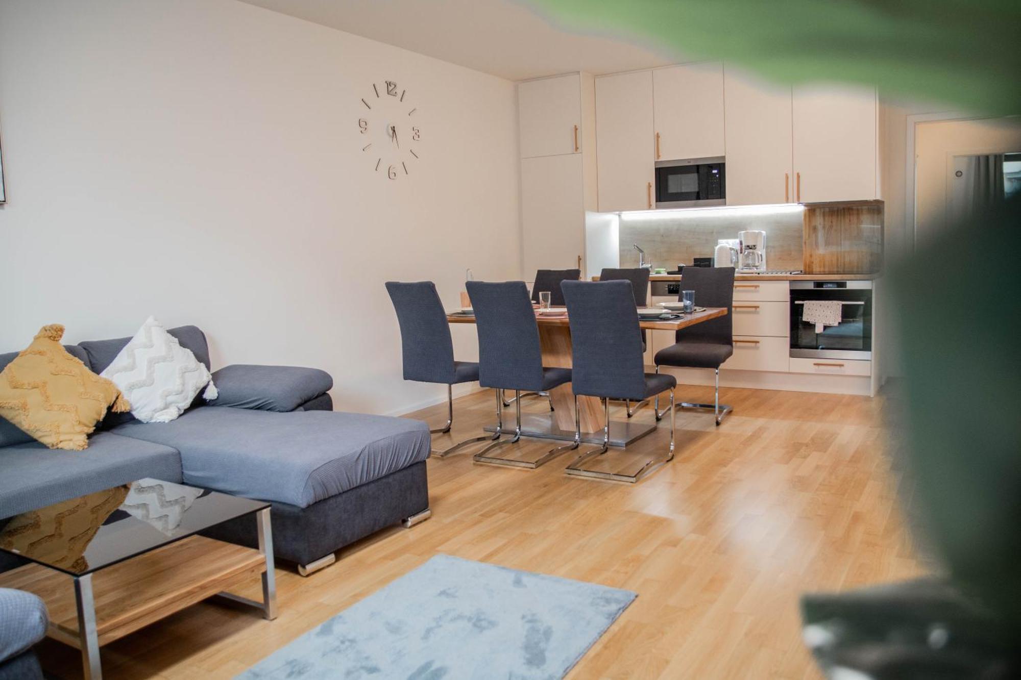 Newly Built Apartment With Balcony, Ac And Free Indoor Garage براغ المظهر الخارجي الصورة