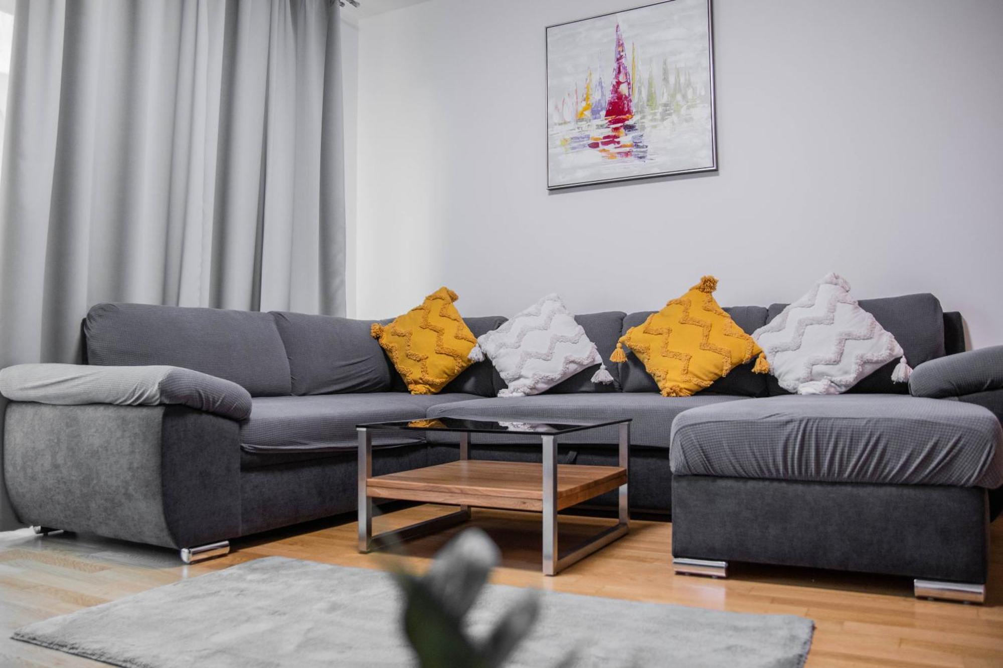 Newly Built Apartment With Balcony, Ac And Free Indoor Garage براغ المظهر الخارجي الصورة